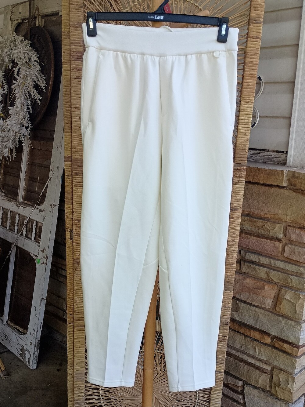 Nike Women's Cream Elastic Waist Tapered Pants_S
